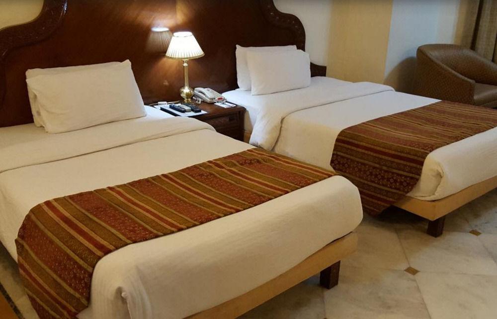 Ramada Khajuraho Hotel Kültér fotó