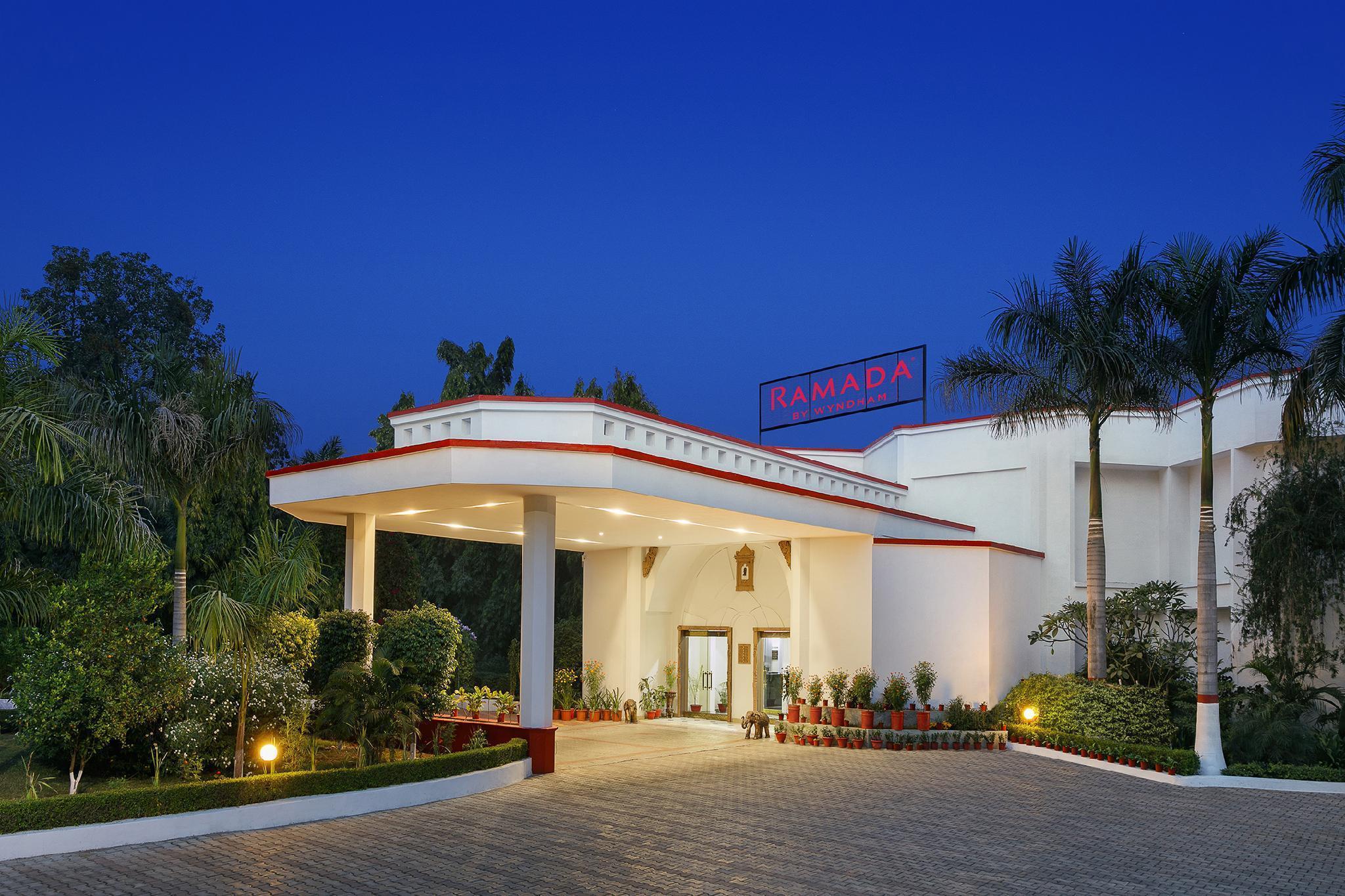 Ramada Khajuraho Hotel Kültér fotó