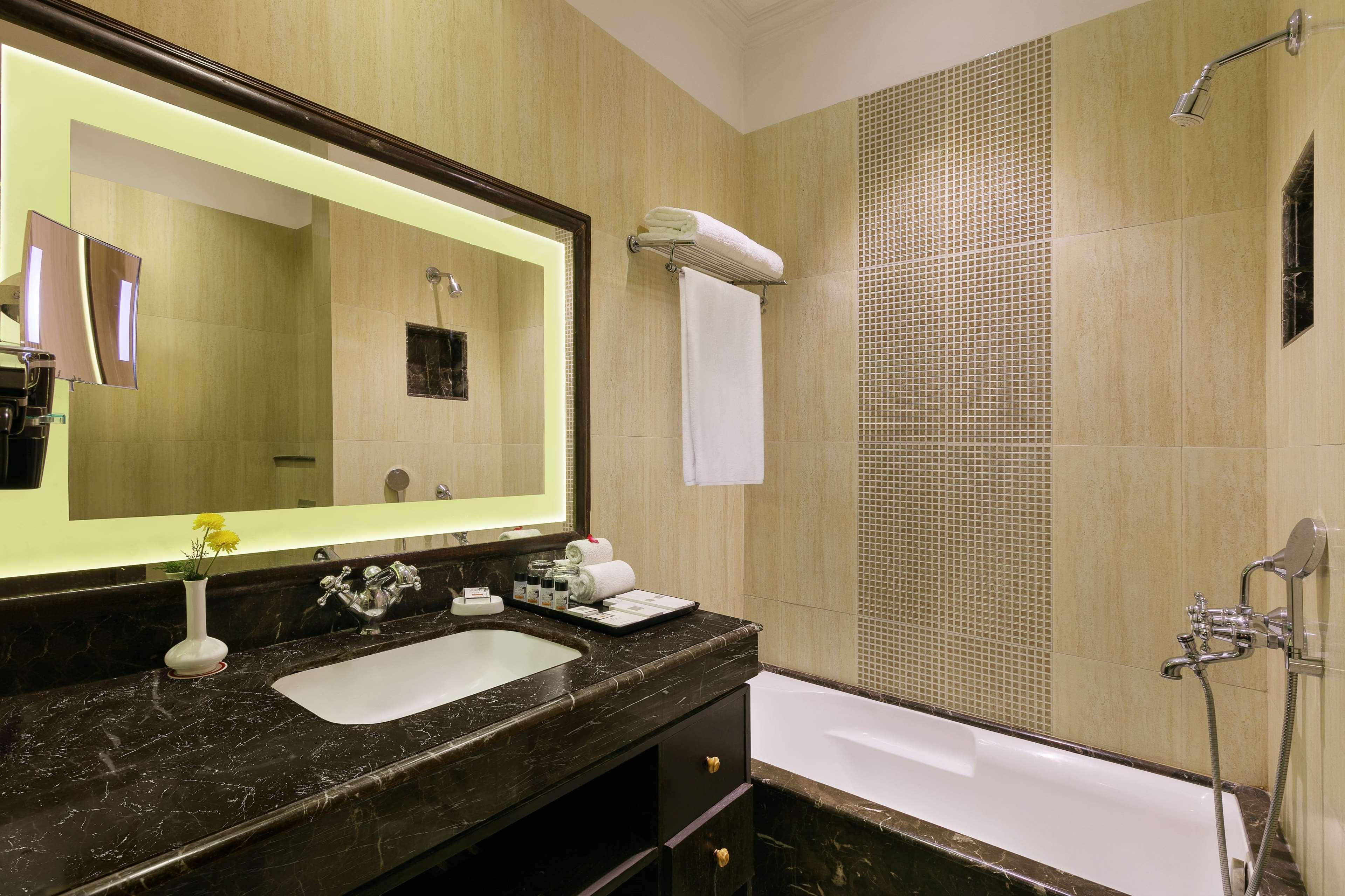 Ramada Khajuraho Hotel Kültér fotó