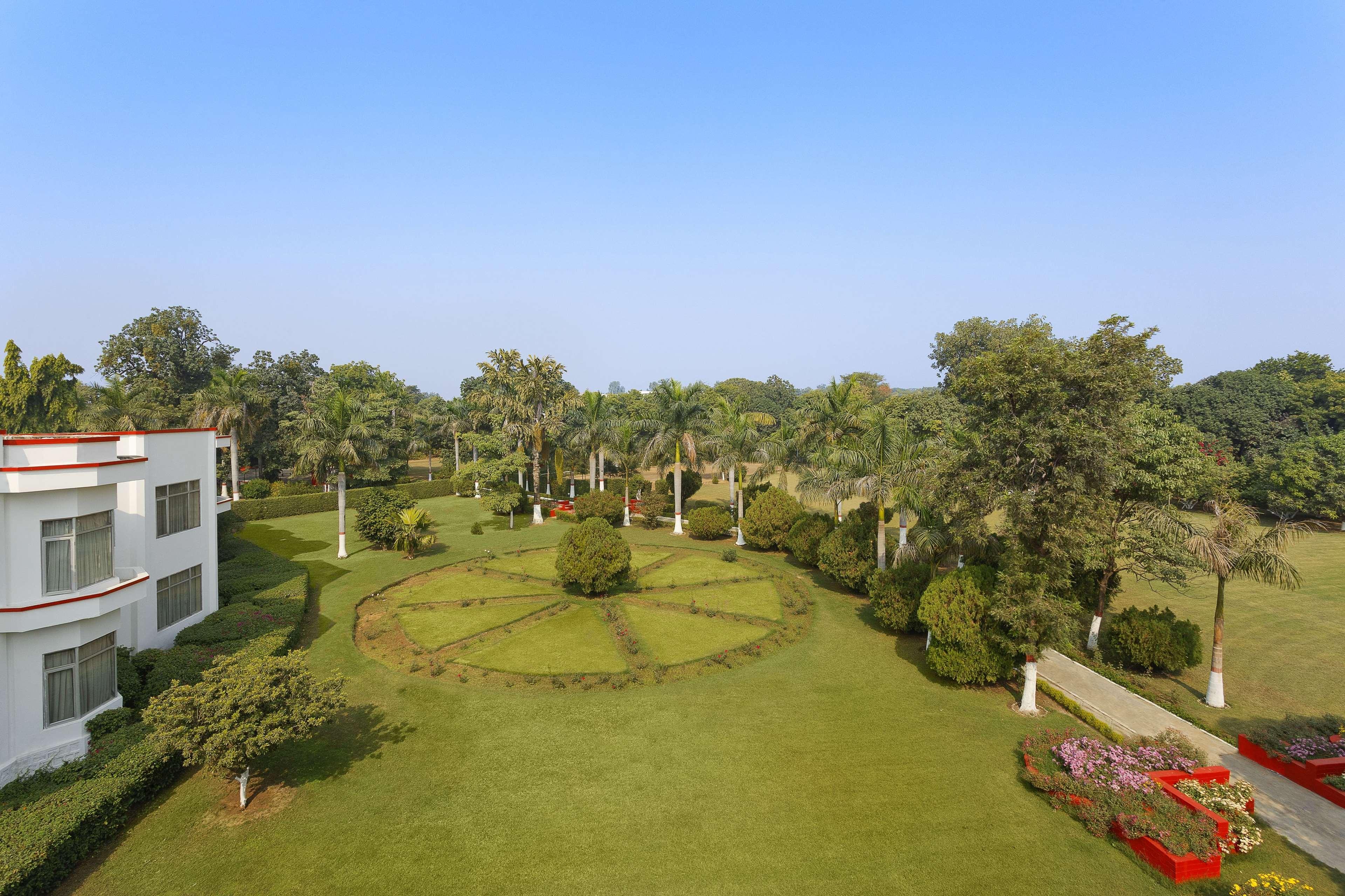 Ramada Khajuraho Hotel Kültér fotó