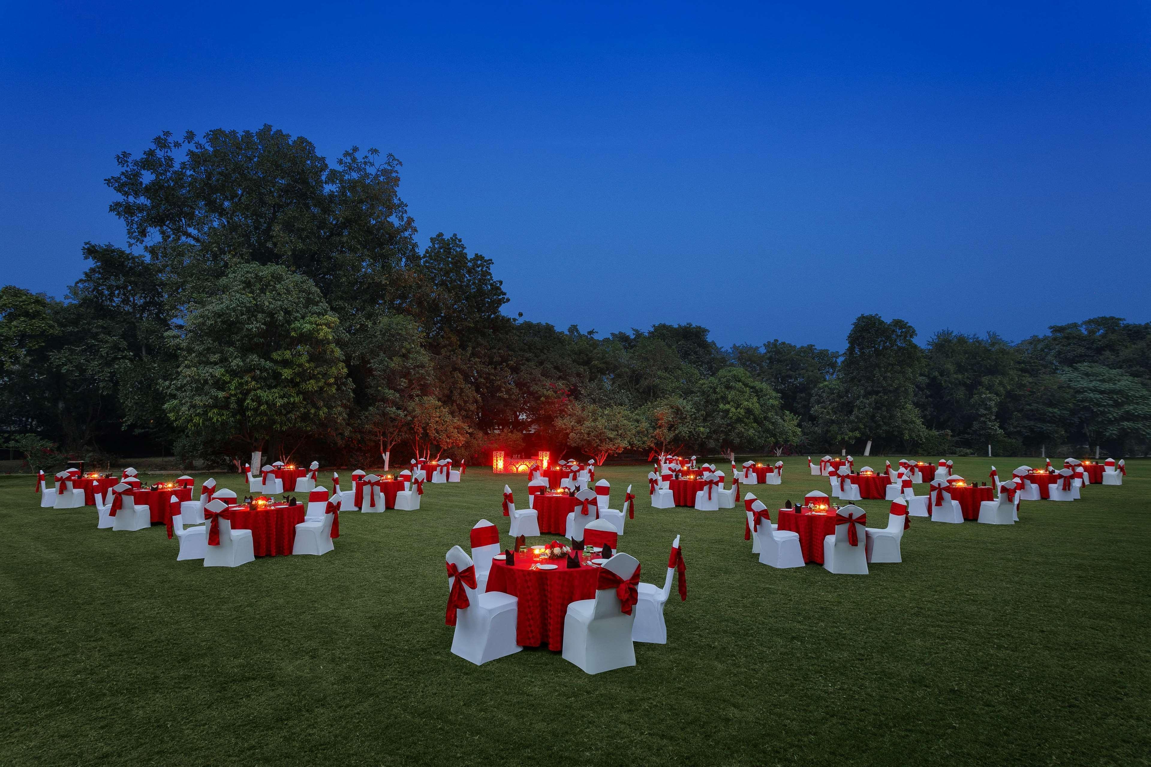 Ramada Khajuraho Hotel Kültér fotó