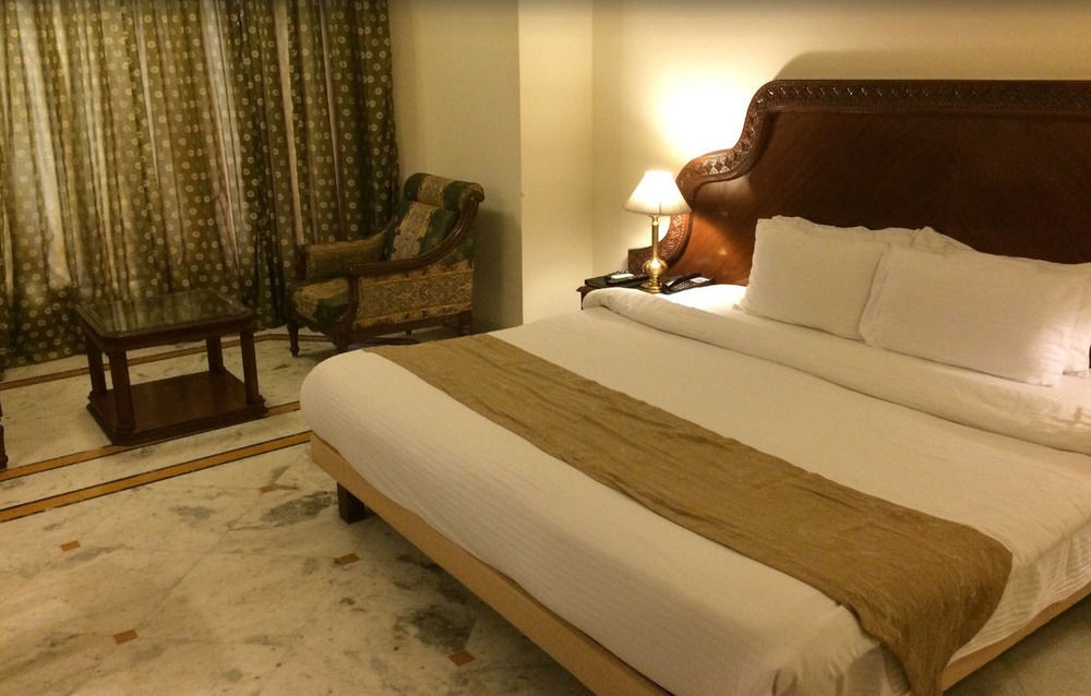 Ramada Khajuraho Hotel Kültér fotó