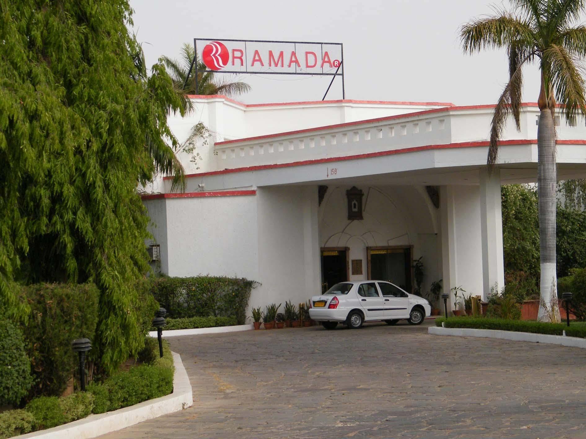 Ramada Khajuraho Hotel Kültér fotó